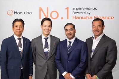 From_Left__Byoungsu_Lee_Head_Investment_Division_Hanwha_Life__Dong_Won